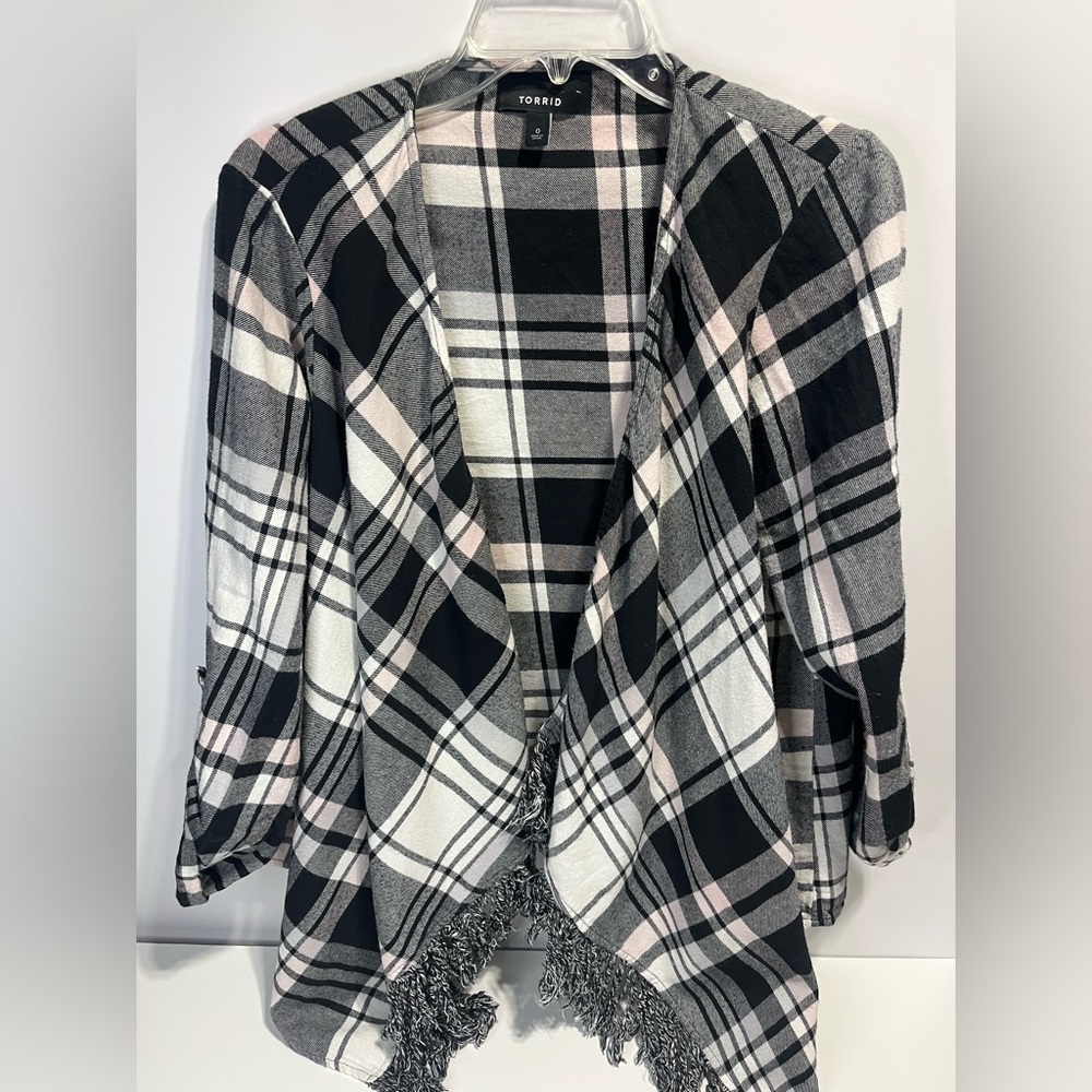 Torrid Plaid Fringe Open-Front Wrap Cardigan Size 0 Black and white